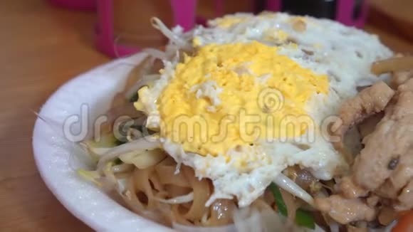 泰国著名的街头食品视频的预览图