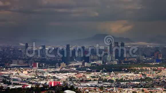 阴天时令人惊叹的墨西哥城全景视频的预览图