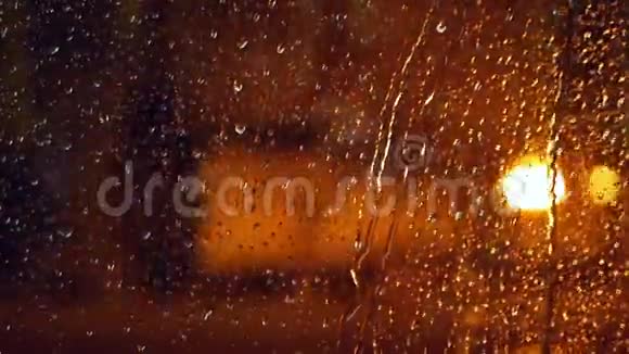 窗户雨夜视频的预览图