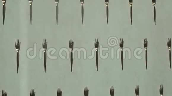 静物叉子漂亮的叉子黑白叉子餐具黑白照片拼贴纹理金属视频的预览图
