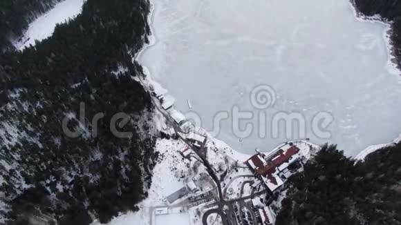 德国艾比湖大片冰冻的空中镜头4k视频的预览图