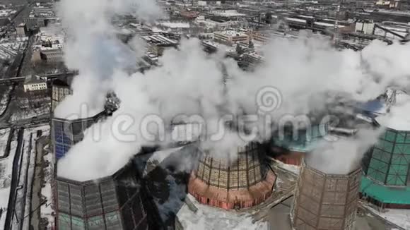 污染污染全球变暖的概念工业发电厂的烟雾和蒸汽视频的预览图