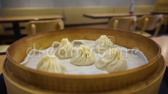 五个中国小龙宝饺子视频的预览图