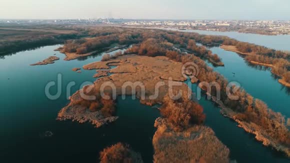 空中视频河流视频日落时的河景视频的预览图