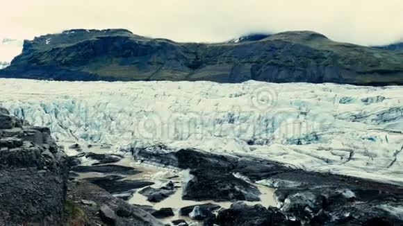 靠近冰山冰川泻湖视频的预览图
