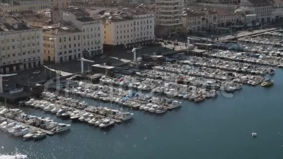 法国马赛港停泊船只视频的预览图