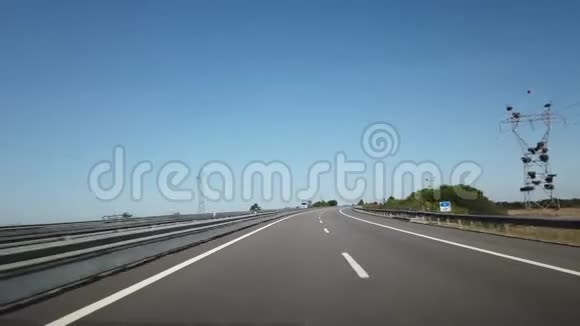 在葡萄牙的高速公路上开车视频的预览图