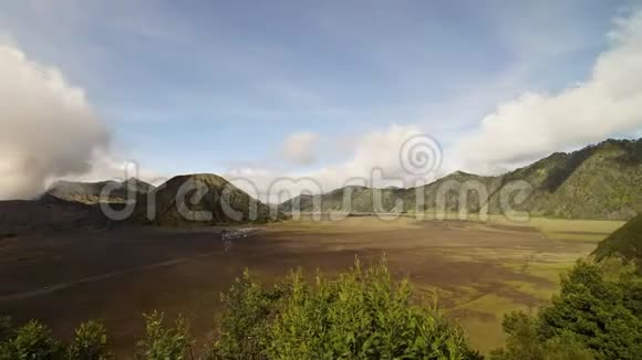 下午4布罗莫山火山的K场电影放映右至左时间推移视频的预览图