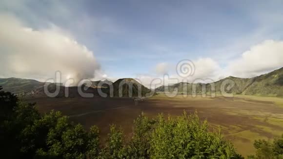 下午4布罗莫山火山的电影放映时间视频的预览图
