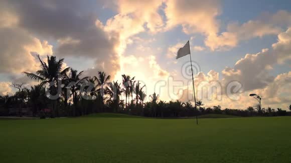 热带加勒比岛高尔夫球场日落多米尼加共和国视频的预览图