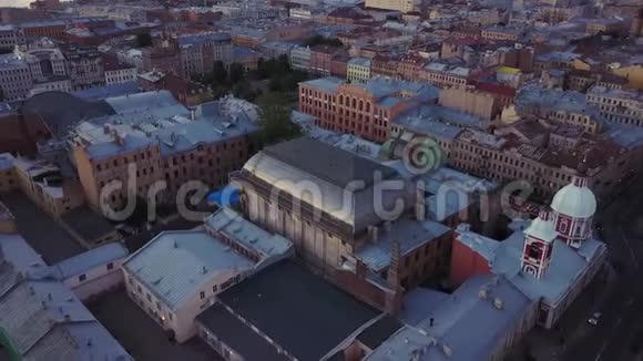 老中心城市高景点夏季傍晚鸟瞰俄罗斯圣彼得堡视频的预览图