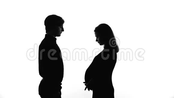 女通知男友怀孕责任父亲接受未来的孩子视频的预览图