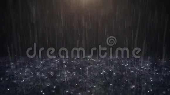 黑色背景下的雨视频的预览图