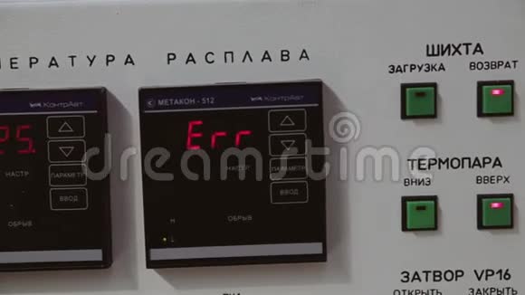 传感器显示器按钮和工业厂房控制系统视频的预览图