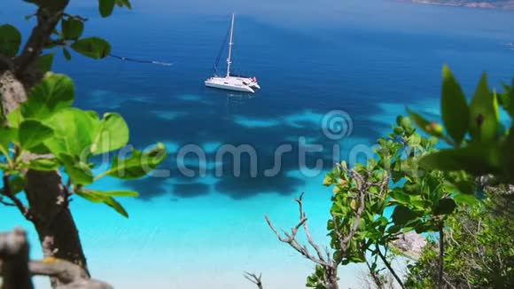 令人惊叹的地中海航海度假五彩缤纷的海港偏远的自然与世隔绝的希腊群岛视频的预览图