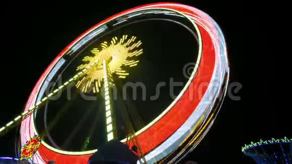 摩天轮的夜间延时录像视频的预览图