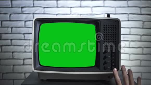 用色度键打开复古电视的视频视频的预览图