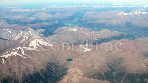 空中照片山脊和地平线上的云奥地利视频的预览图