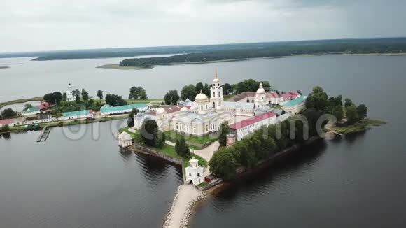 斯托洛比岛上的尼洛瓦普斯坦修道院塞勒格湖视频的预览图
