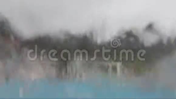 游泳池的瀑布抽象效果视频的预览图
