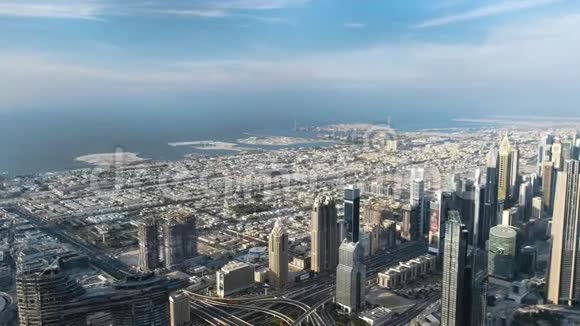 迪拜2019年1月迪拜壮丽的全景许多摩天大楼建筑物在地平线上城市顺利视频的预览图