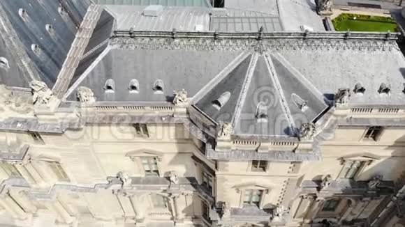 卢浮宫巴黎无人机鸟瞰视频的预览图