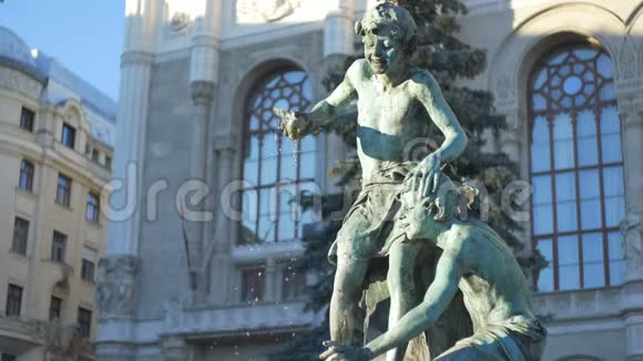 布达佩斯喷泉雕像视频的预览图