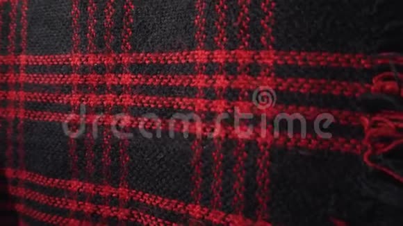 格子织物质地围巾或格子红色和黑色视频的预览图