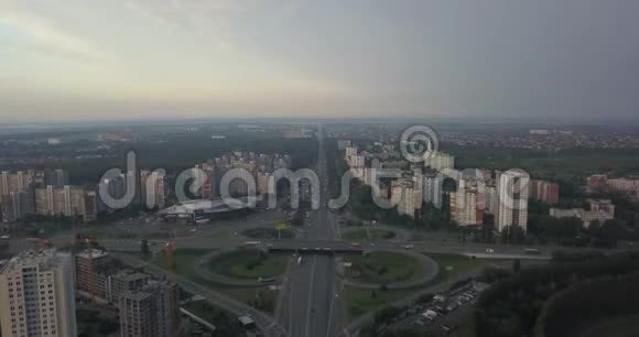 乌克兰基辅市中心的航空交通和地标4k4096x2160像素视频的预览图