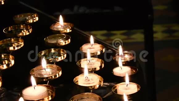 祈祷蜡烛视频的预览图