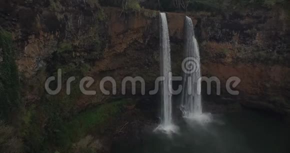 夏威夷瀑布视频的预览图
