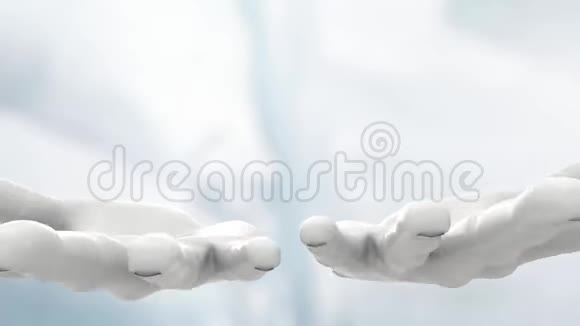 两只手出现在镜头里手掌朝上带着阿尔法面具视频的预览图