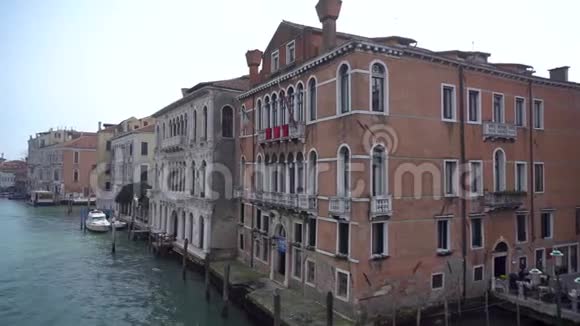 沿着大运河向威尼斯圣玛丽亚致敬视频的预览图