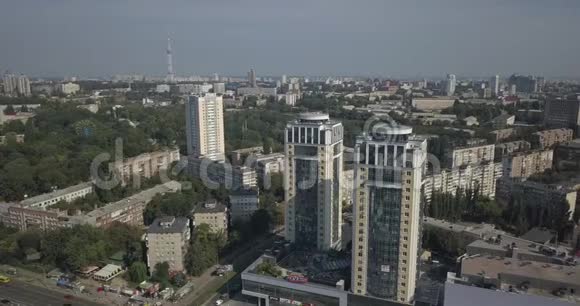 基辅市中心的现代化天际线建筑剪影4k4096x2160像素视频的预览图