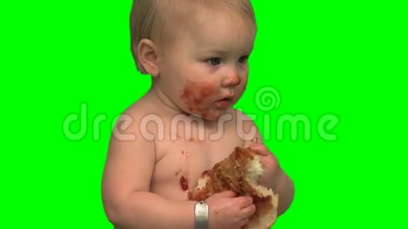 婴儿吃三明治视频的预览图