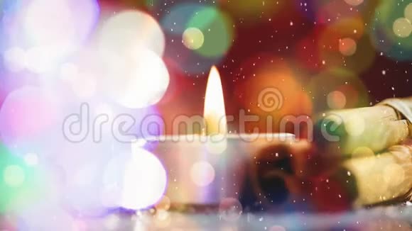 蜡烛和肉桂结合降雪视频的预览图