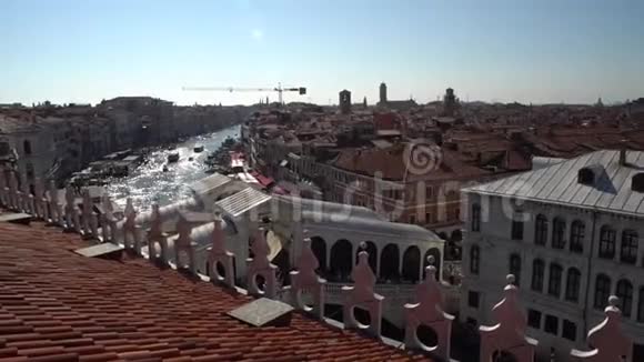 从屋顶露台欣赏威尼斯全景视频的预览图