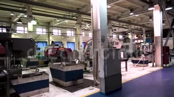 工业内部的金属加工车间在工厂设有专用设备录像生产大厅视频的预览图