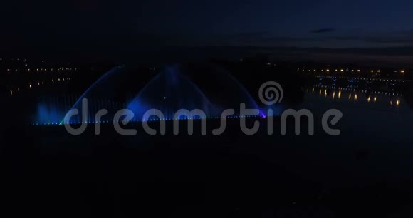 音乐喷泉在河上视频的预览图