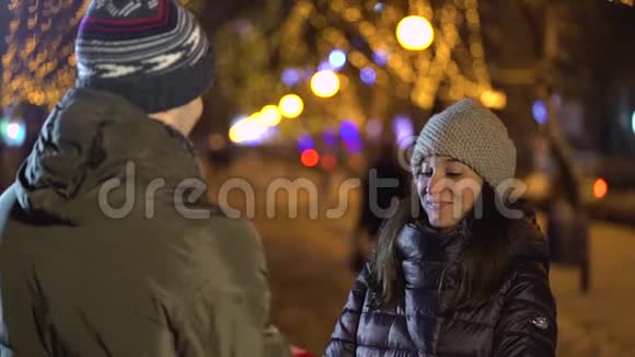 年轻人向女友求婚视频的预览图