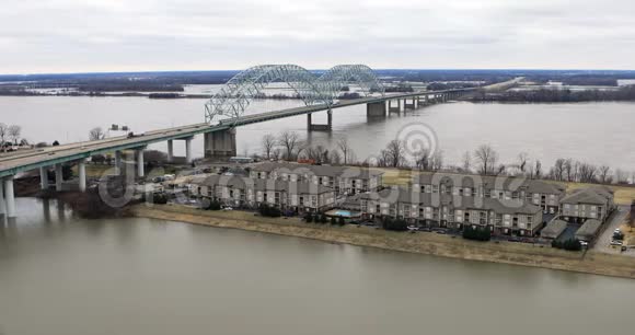 田纳西州孟菲斯密西西比河大桥景观视频的预览图