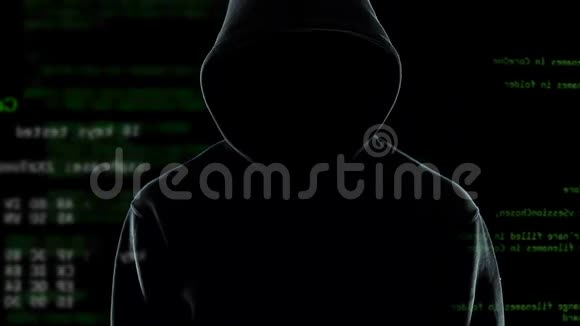 自信的匿名看他的黑客程序破解密码和防火墙视频的预览图