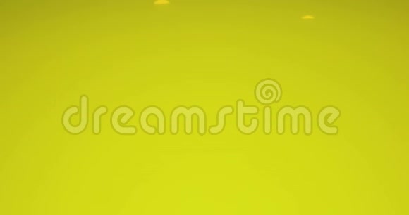 抽象词Relax与黄色模糊的花环bokeh背景视频的预览图