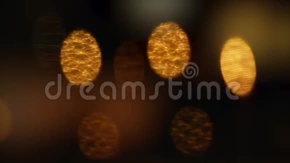 橙色纹理的bokeh灯夜间灯光背景视频的预览图