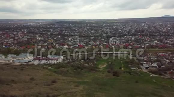 四月的Pyatigorsk航天板视频的预览图