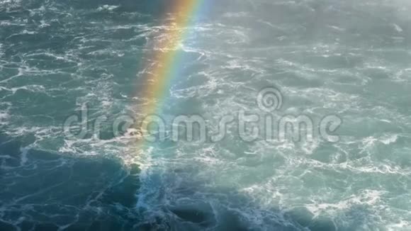 尼亚加拉瀑布的彩虹和沸水视频的预览图