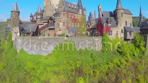 城堡墙空中射击旧塔世纪古老的中世纪堡垒视频的预览图