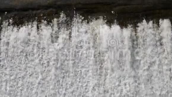 瀑布的边缘视频的预览图