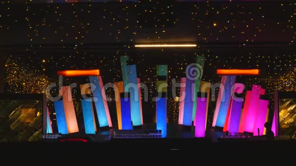 变色室外装饰发光闪烁柱灯视频的预览图
