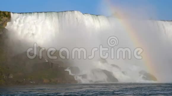 尼亚加拉大瀑布水撞击岩石彩虹视频的预览图